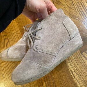 Toms Kids Suede Lace-Up Ankle wedge Booties - Taupe Beige